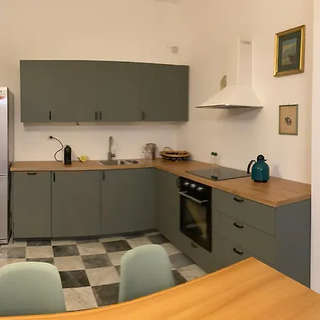Lo Apartment *
